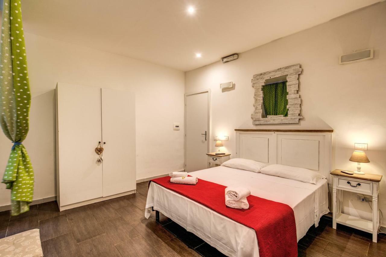Guest House O Affittacamere La Civetta Di Trastevere B Róma Kültér fotó