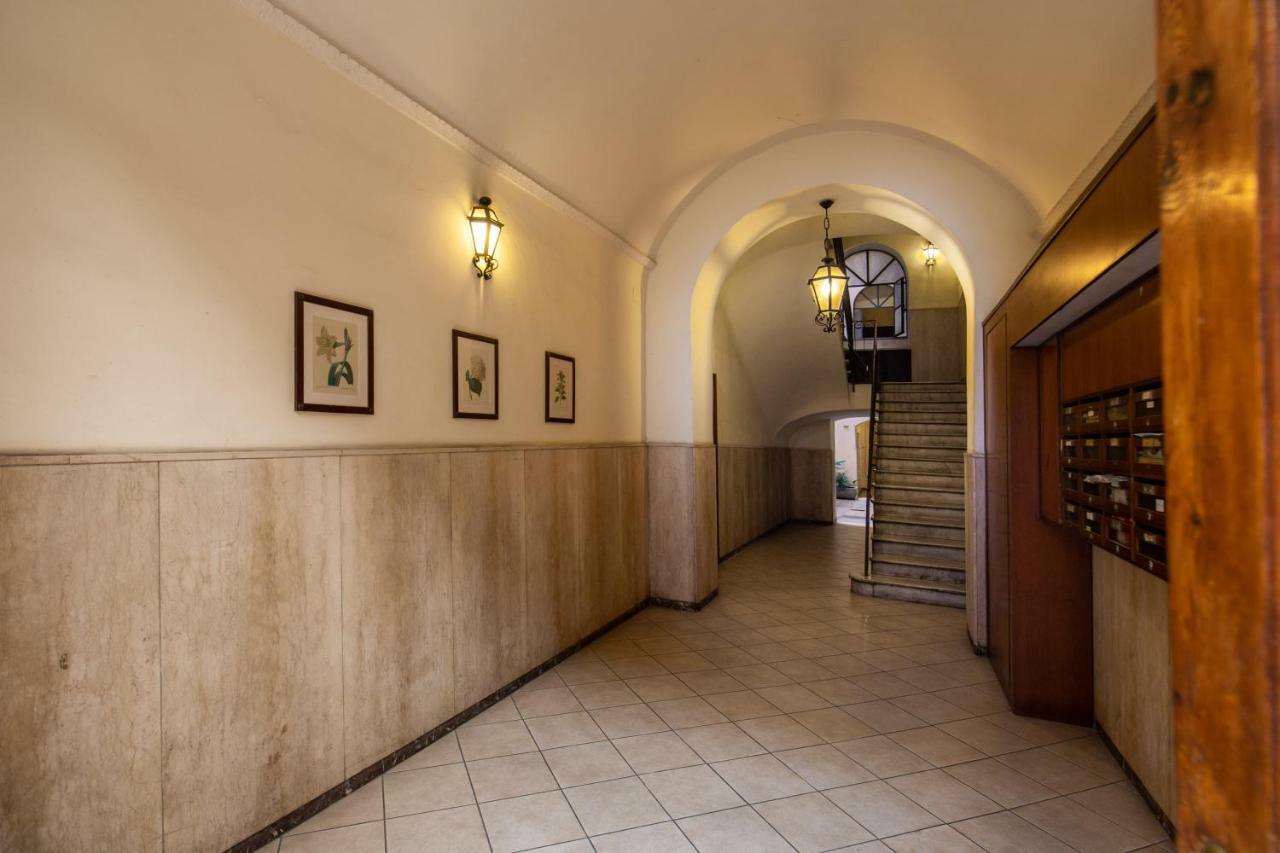 Guest House O Affittacamere La Civetta Di Trastevere B Róma Kültér fotó
