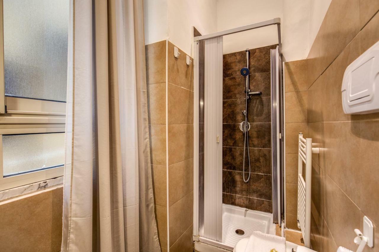 Guest House O Affittacamere La Civetta Di Trastevere B Róma Kültér fotó