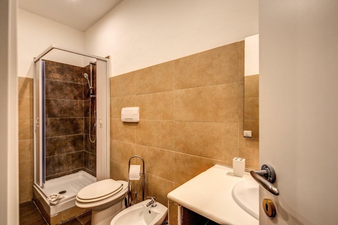 Guest House O Affittacamere La Civetta Di Trastevere B Róma Kültér fotó